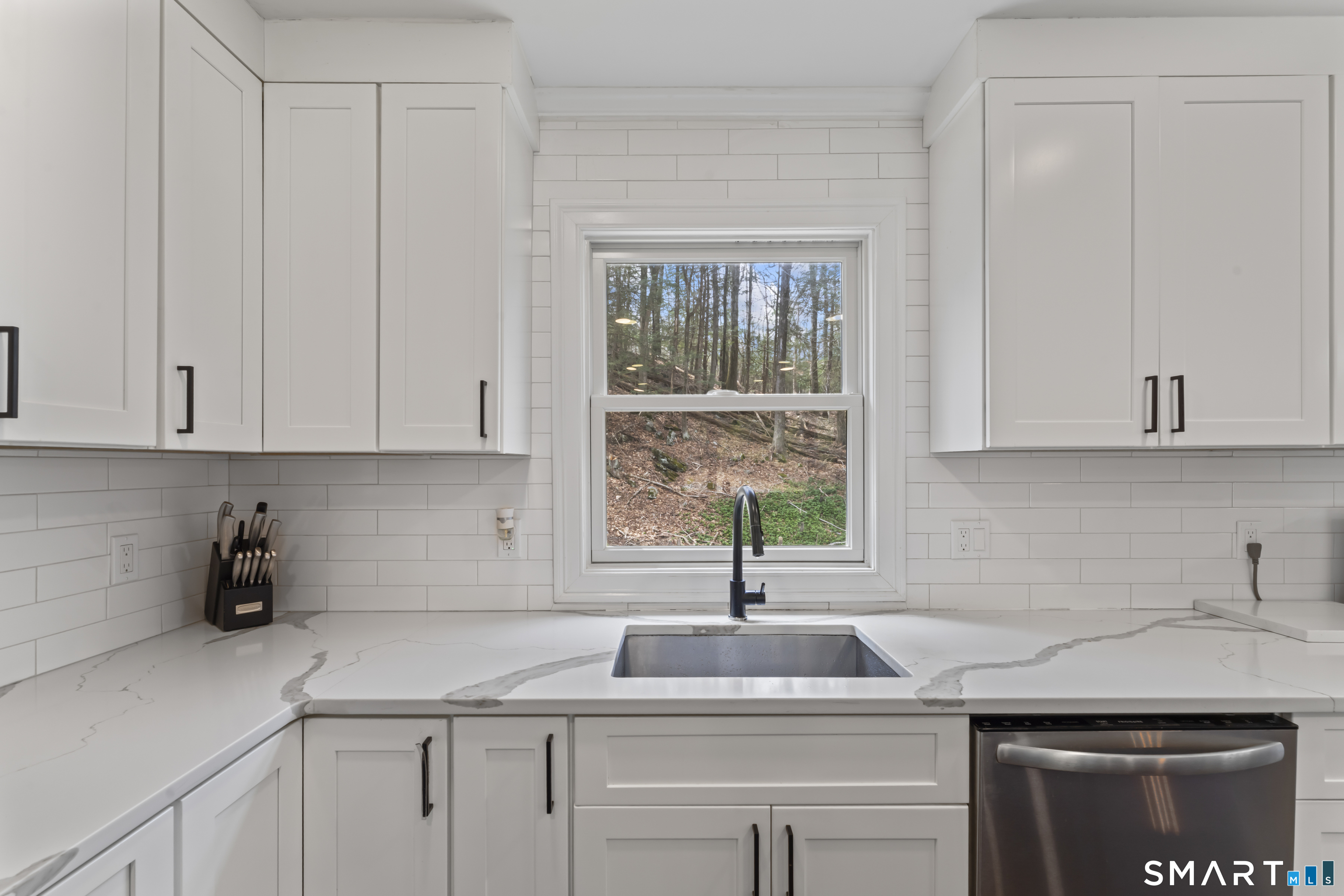 17 Valley Field Road South Newtown, CT 06482 - Photo 11 of 39