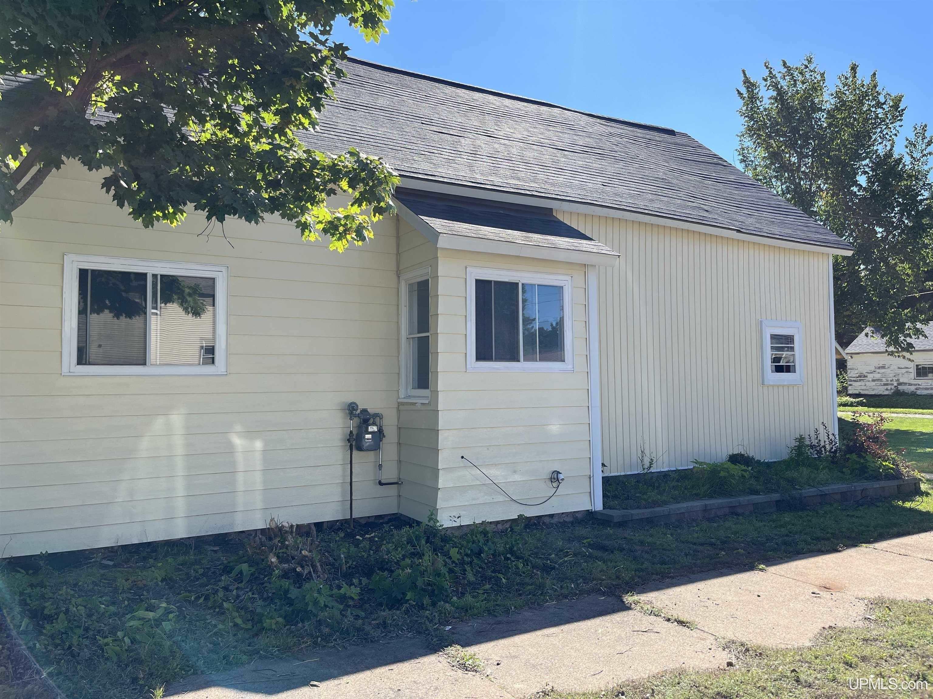 702 Wabash Street Ishpeming, MI 49849 - Photo 4 of 62