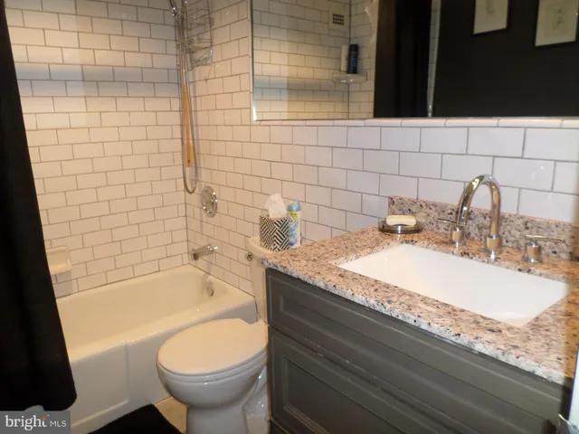 $2,000 | 2939 Van Ness Street Northwest, Unit 516, Washington, DC 20008