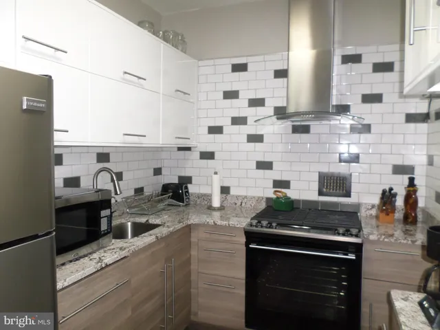 $2,000 | 2939 Van Ness Street Northwest, Unit 516, Washington, DC 20008