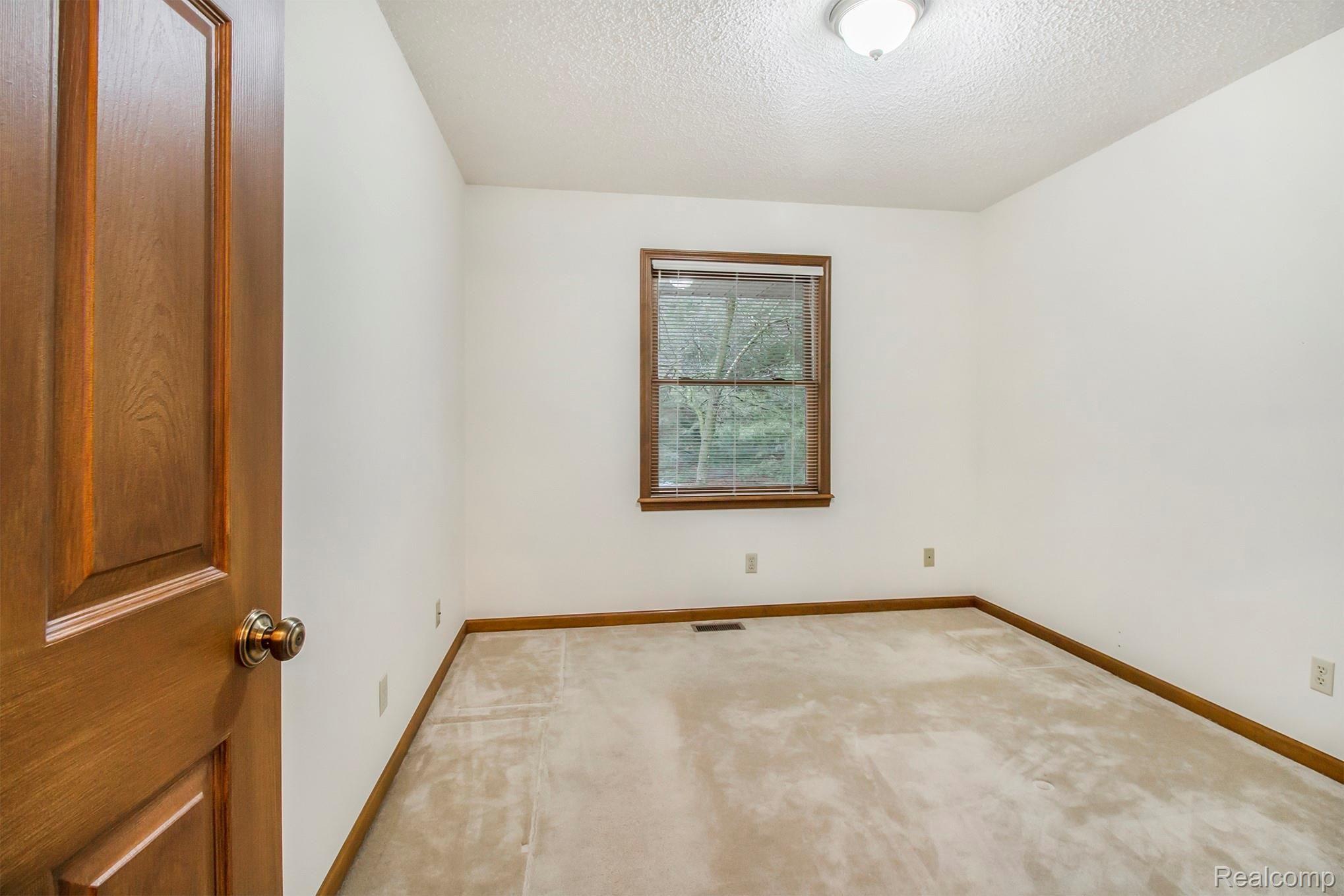 6382 Silver Lake Road Linden, MI 48451 - Photo 14 of 26 IMG_2136.jpg