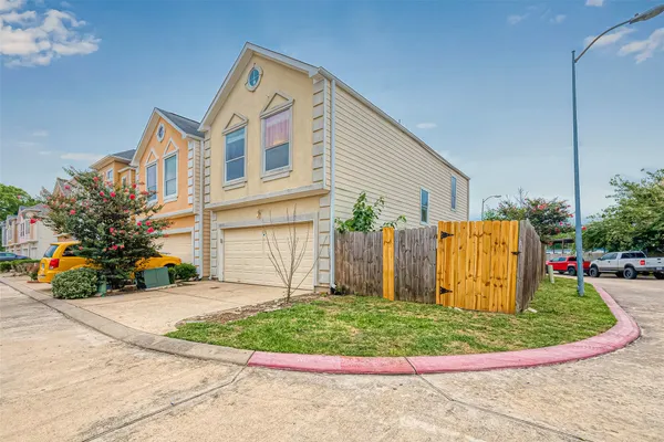 a view of a house with entertaining space