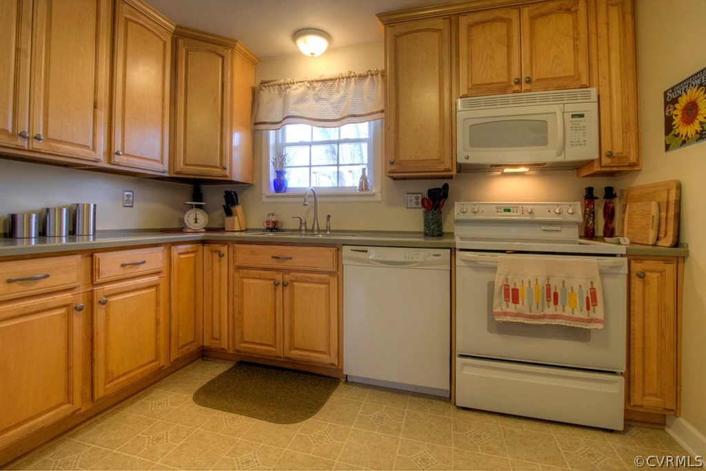 12155 Howards Mill Road Rockville, VA 23146 - Photo 11 of 25 Custom Cabinets