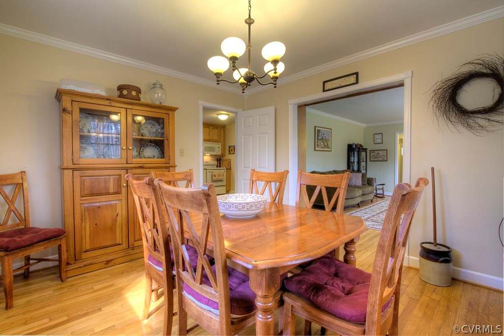 12155 Howards Mill Road Rockville, VA 23146 - Photo 7 of 25 Dining room conveniently opening to kitchen and li