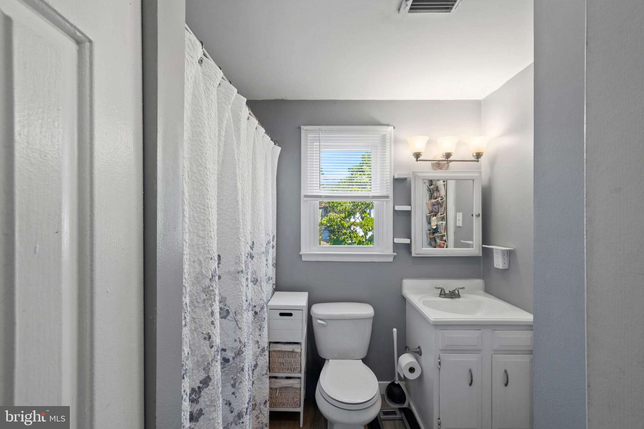 603 St Georges Station Road Reisterstown, MD 21136 - Photo 17 of 34 Full bathroom