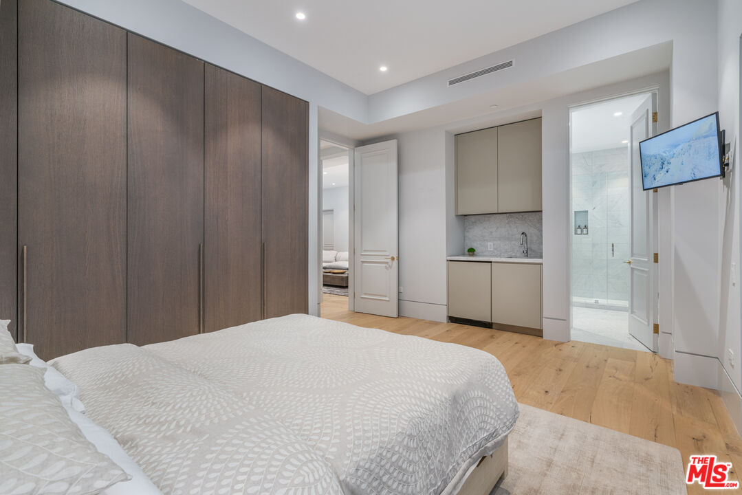 611 North Hillcrest Road Beverly Hills, CA 90210 - Photo 37 of 65