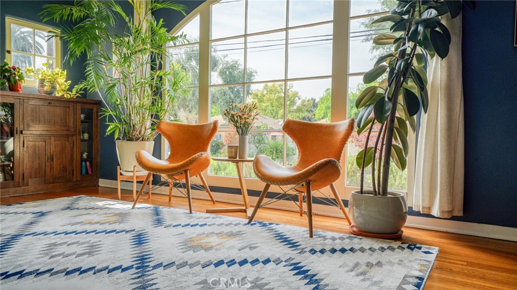 270 Clinton Street Pasadena, CA 91103 - Photo 14 of 75 a view of a chairs and table in the patio