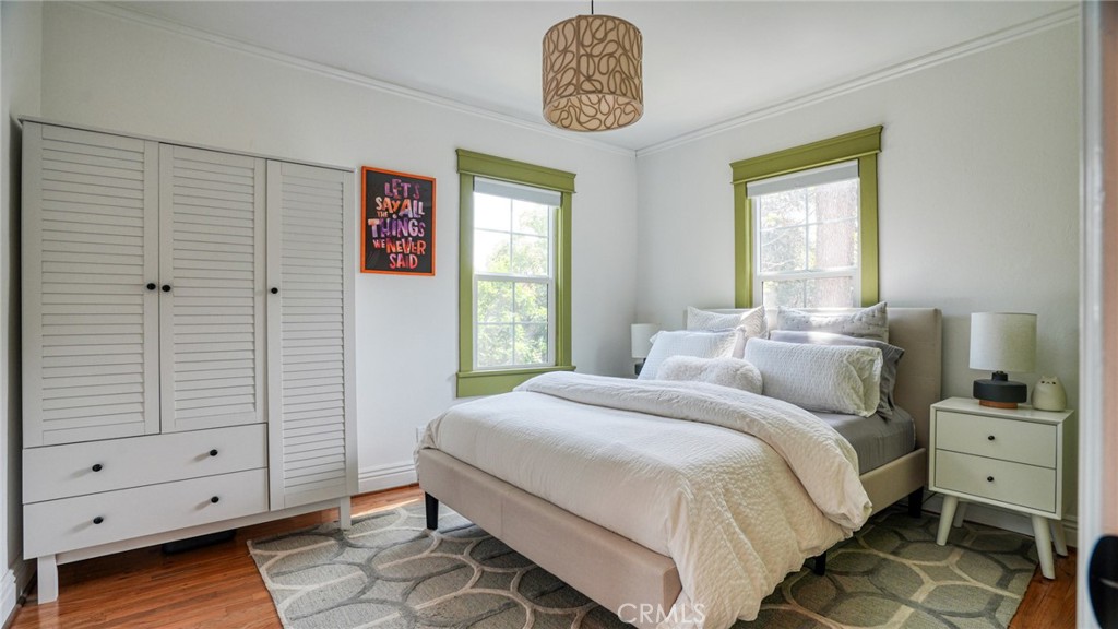 270 Clinton Street Pasadena, CA 91103 - Photo 38 of 75 a bedroom with a bed and a window