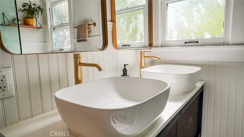 270 Clinton Street Pasadena, CA 91103 - Photo 41 of 75 a bathroom with a sink and a mirror
