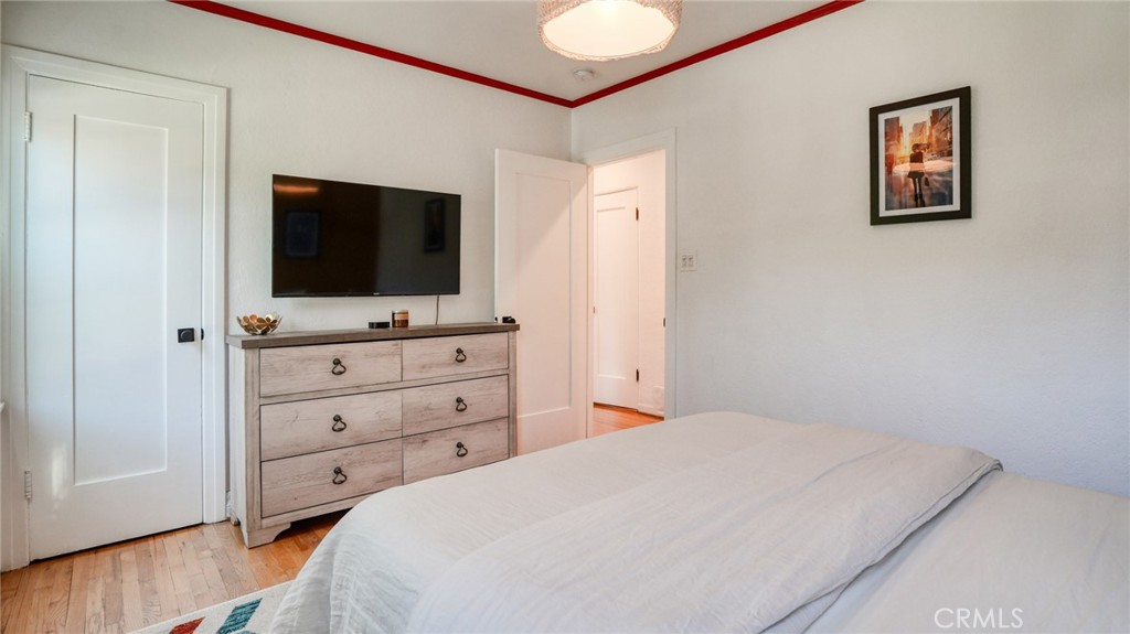 270 Clinton Street Pasadena, CA 91103 - Photo 46 of 75 a bedroom with a bed and a flat screen tv