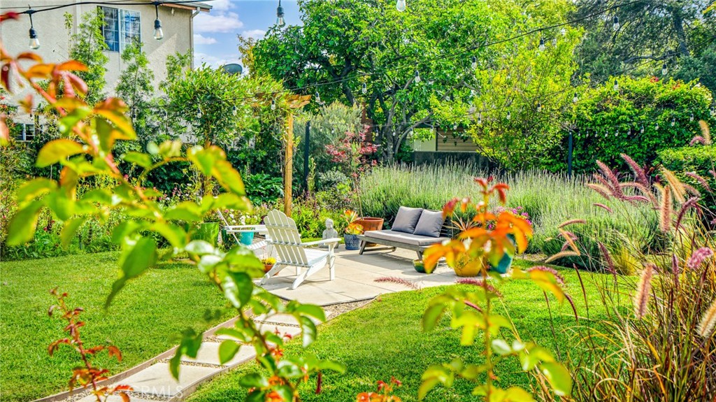 270 Clinton Street Pasadena, CA 91103 - Photo 54 of 75 a garden view with a seating space
