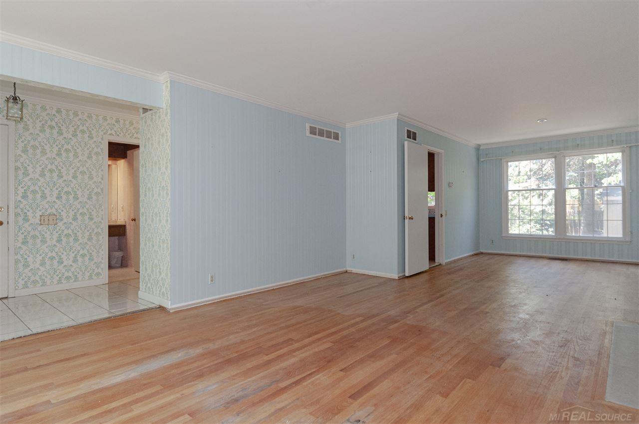 921 Cook Grosse Pointe, MI 48236 - Photo 4 of 26 50016843-3.JPG
