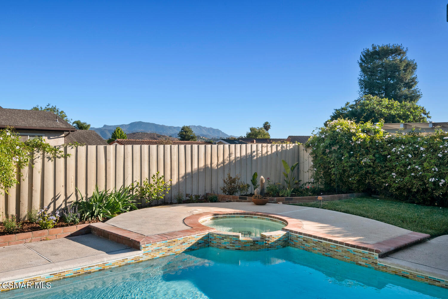 224 Cedar Heights Drive Thousand Oaks, CA 91360 - Photo 27 of 27 a view of a backyard with a garden