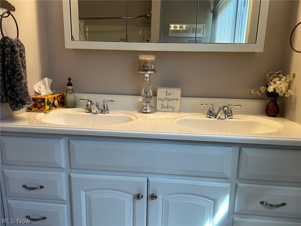 3285 Hemphill Road Barberton, OH 44203 - Photo 27 of 50 Hall Bathroom with dual vanity