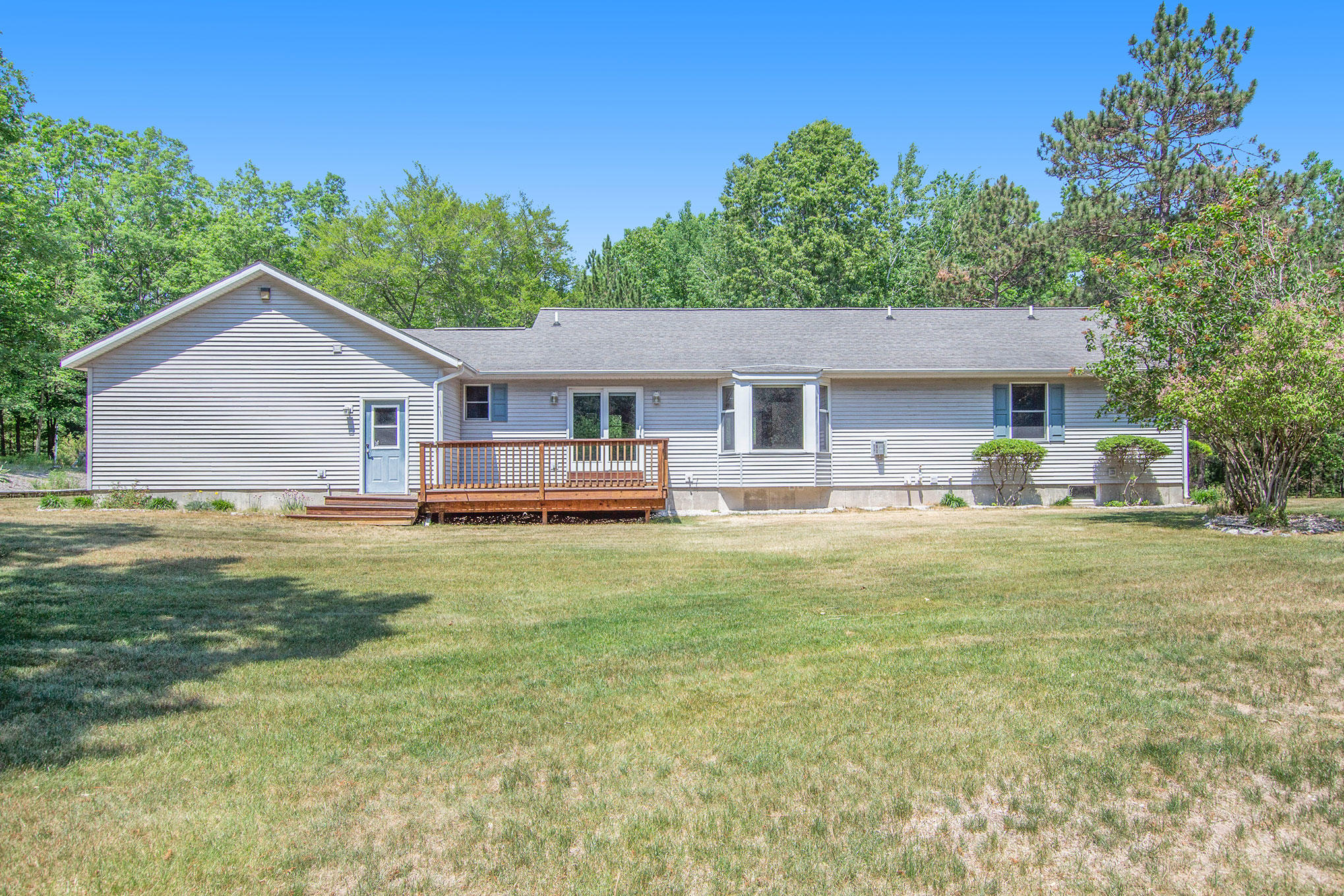 2235 Fox Farm Road Manistee, MI 49660 - Photo 3 of 30 IMG_7415