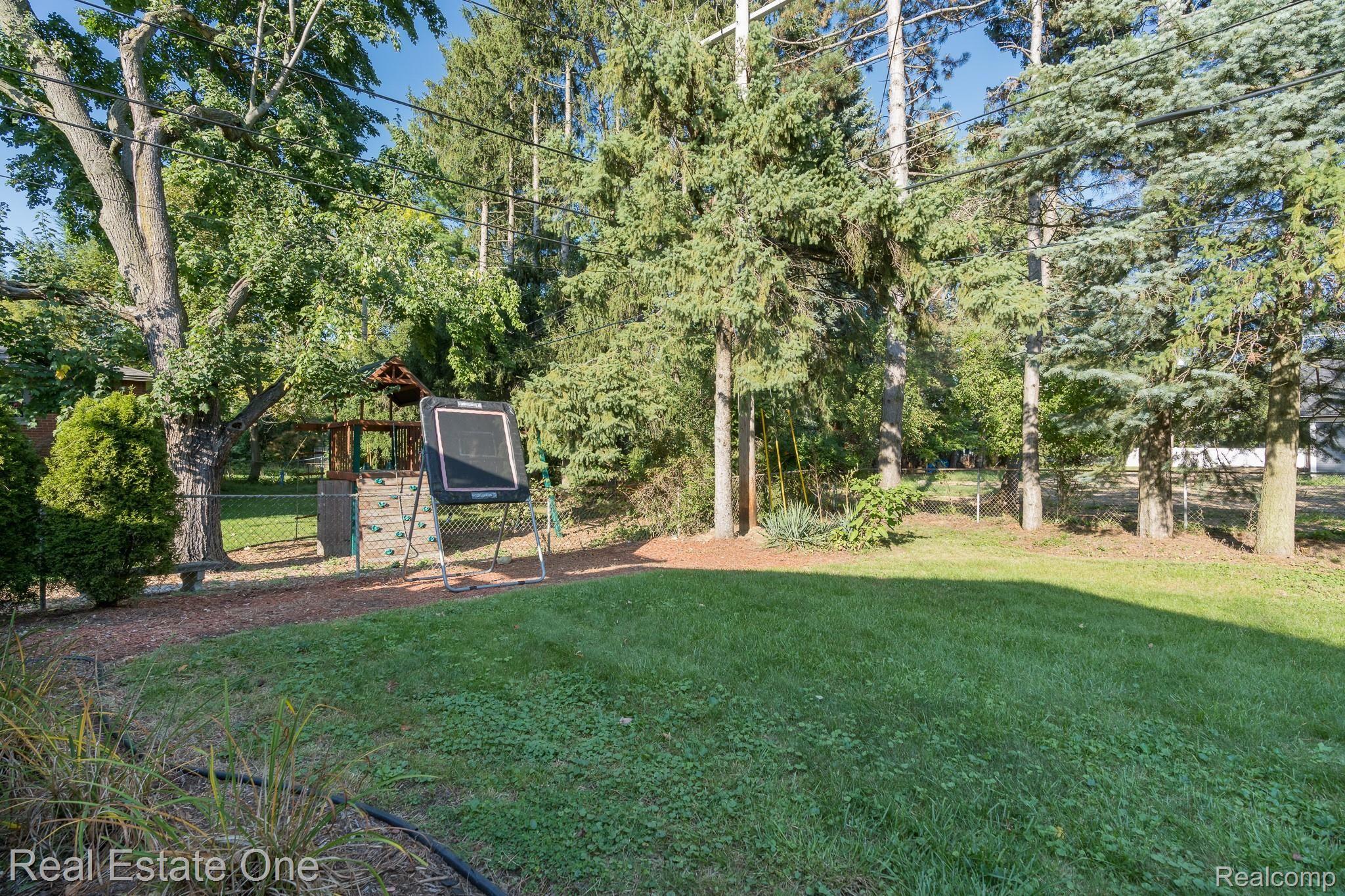 356 Charles Road Rochester, MI 48307 - Photo 28 of 31 Backyard View
