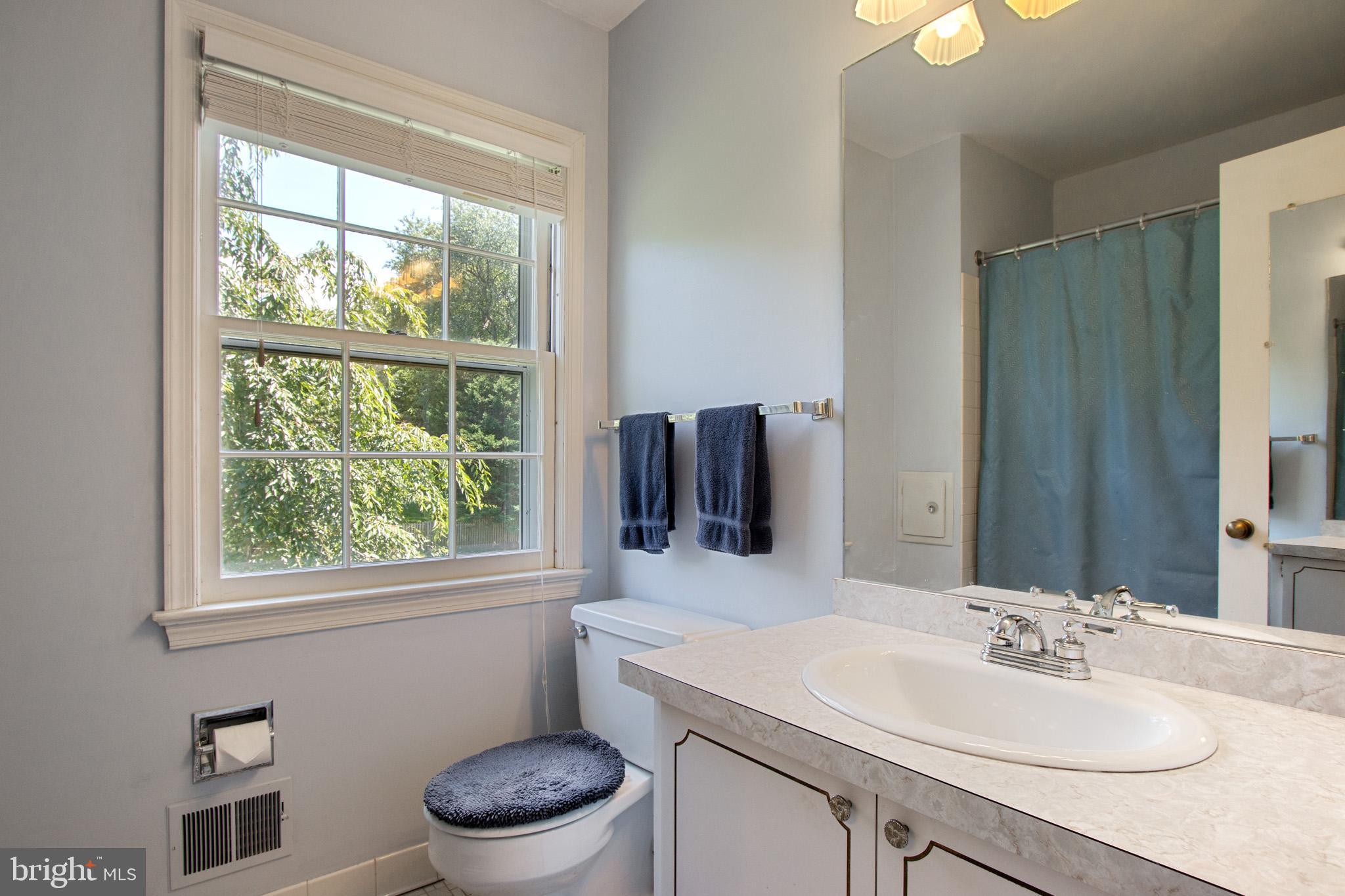11708 Gregerscroft Road Potomac, MD 20854 - Photo 17 of 28 Bathroom