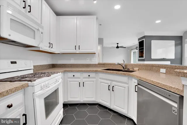 $2,650 | 5995 B Terrapin Place, Unit 301, Alexandria, VA 22310