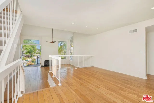 a view of empty room with window