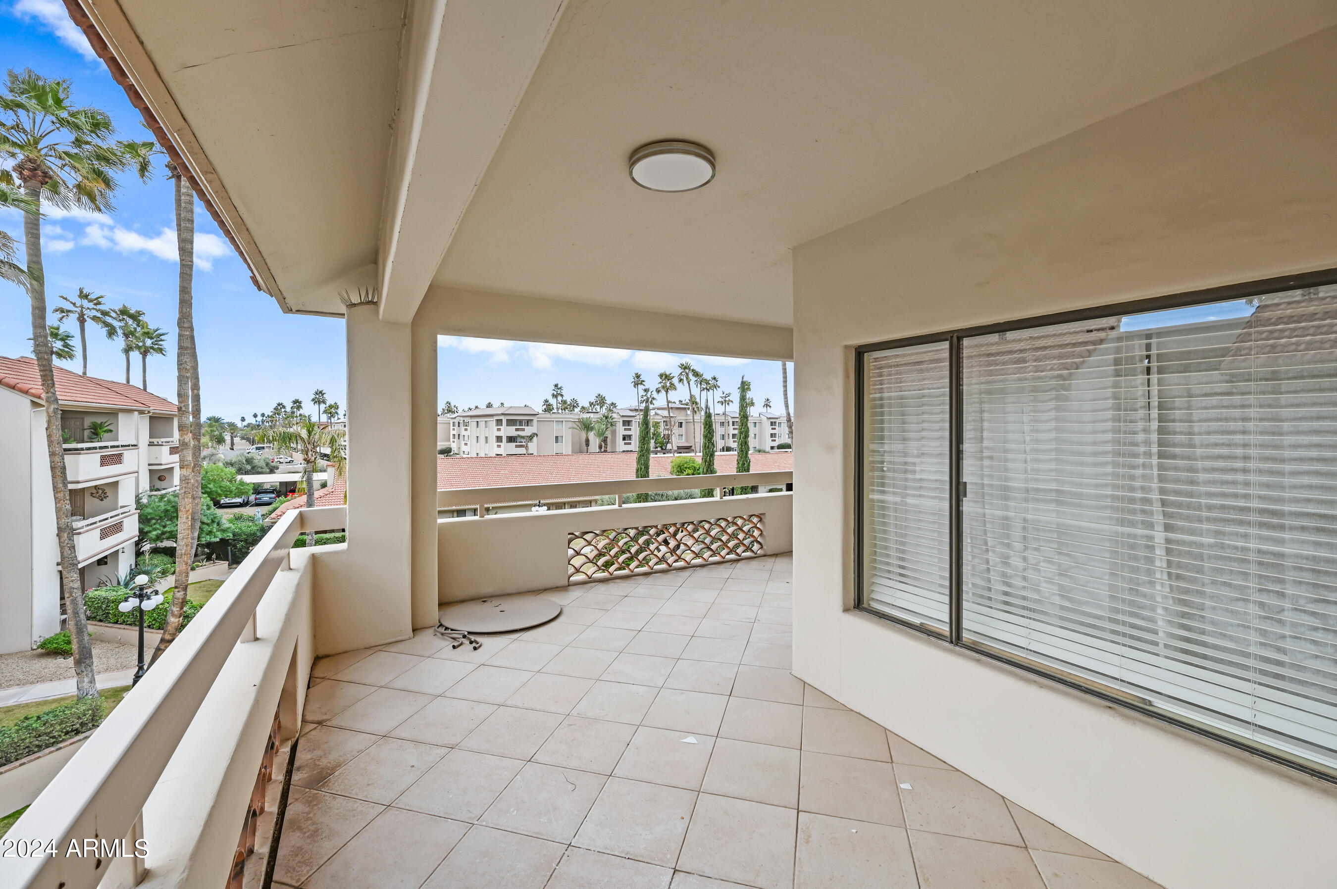 17404 North 99th Avenue, Unit 338 Sun City, AZ 85373 - Photo 9 of 27 a view of open kitchen with a large window