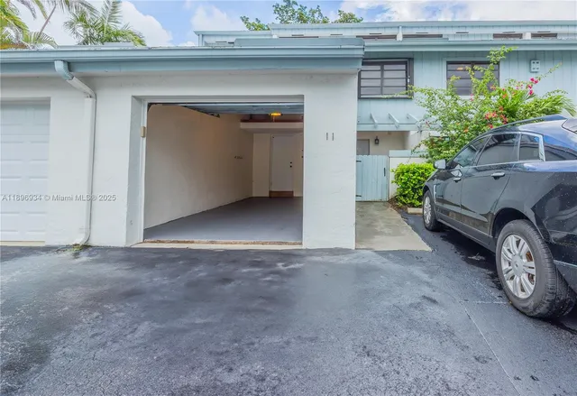 $605,000 | 7890 Southwest 86th Street, Unit 11, Miami, FL 33156
