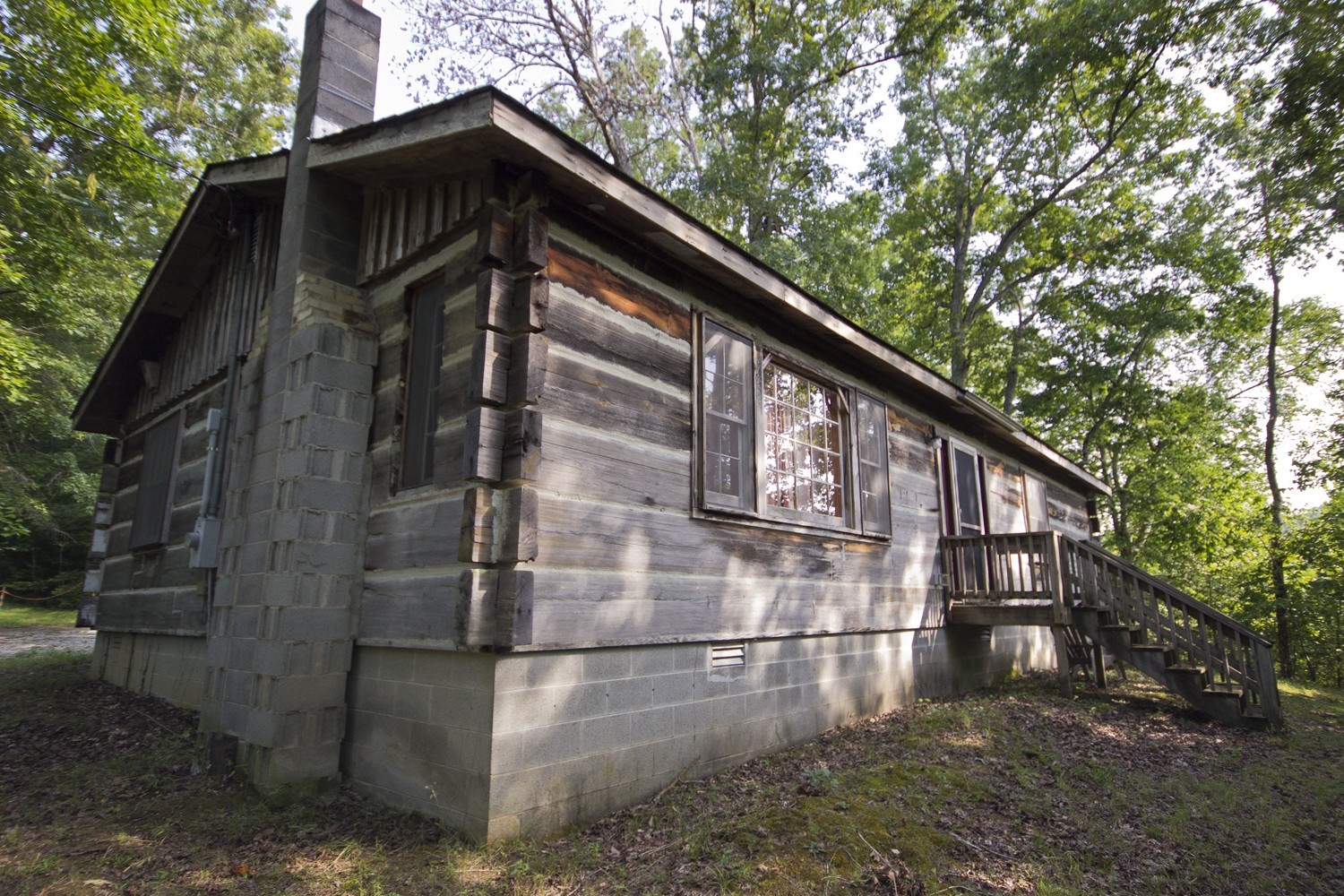 399 Coaling Road Charlotte, TN 37036 - Photo 4 of 32 a backyard of a house