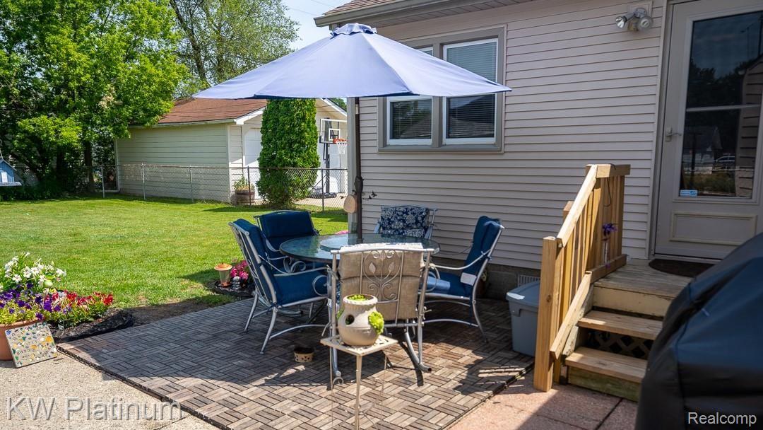 21772 Rausch Avenue Eastpointe, MI 48021 - Photo 5 of 23 5 Raush Ave-21.jpg