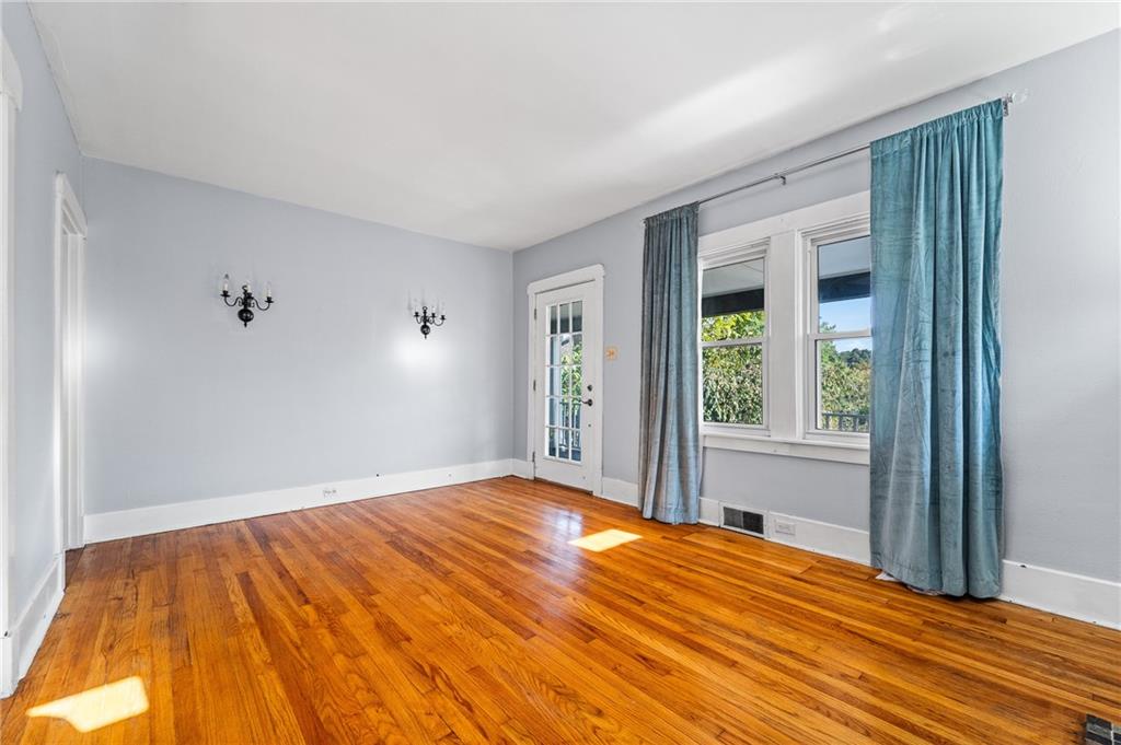 221 Cochran Road Pittsburgh, PA 15228 - Photo 9 of 46 Gallery Image 9