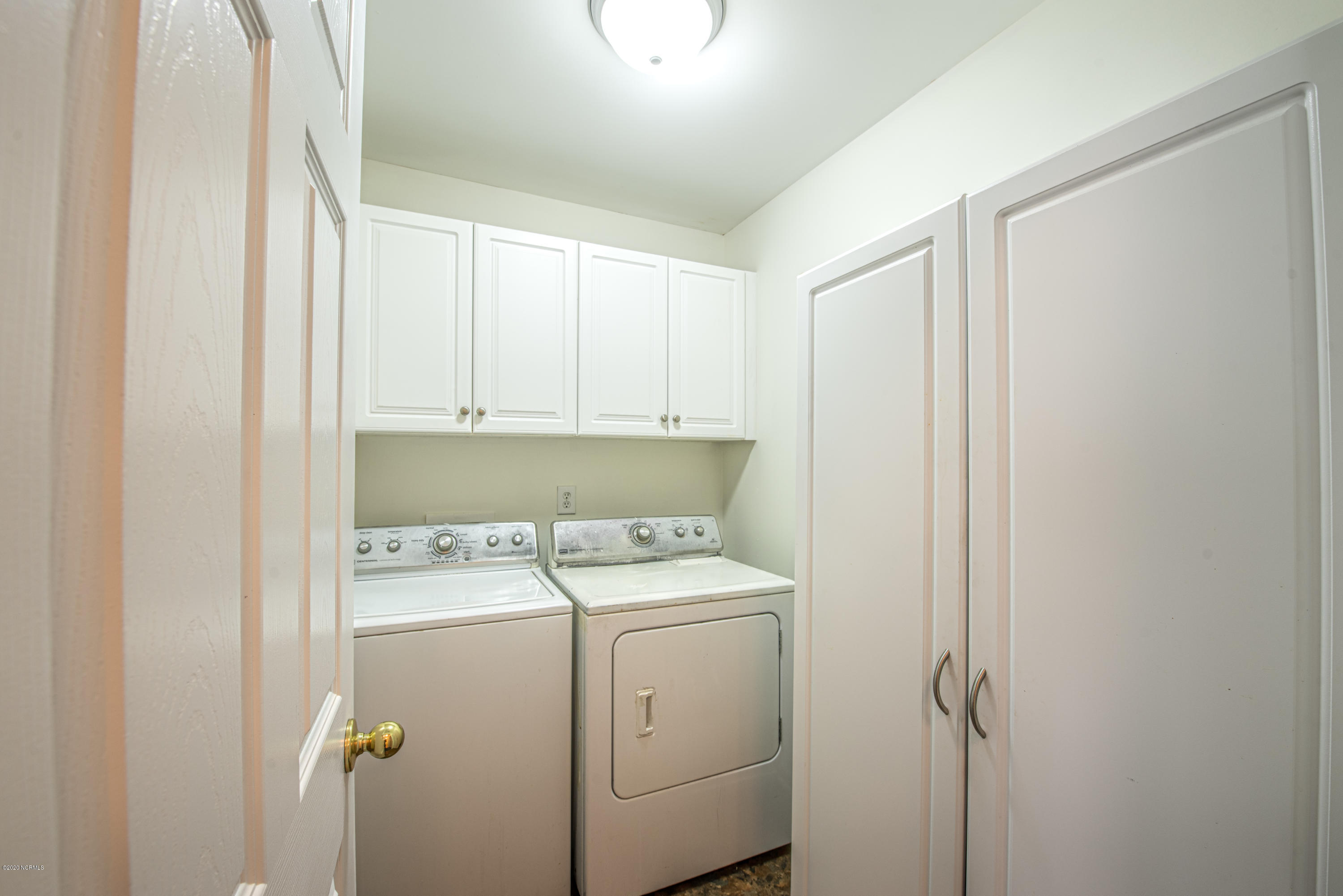 138 Bermuda View New Bern, NC 28560 - Photo 18 of 33 Laundry