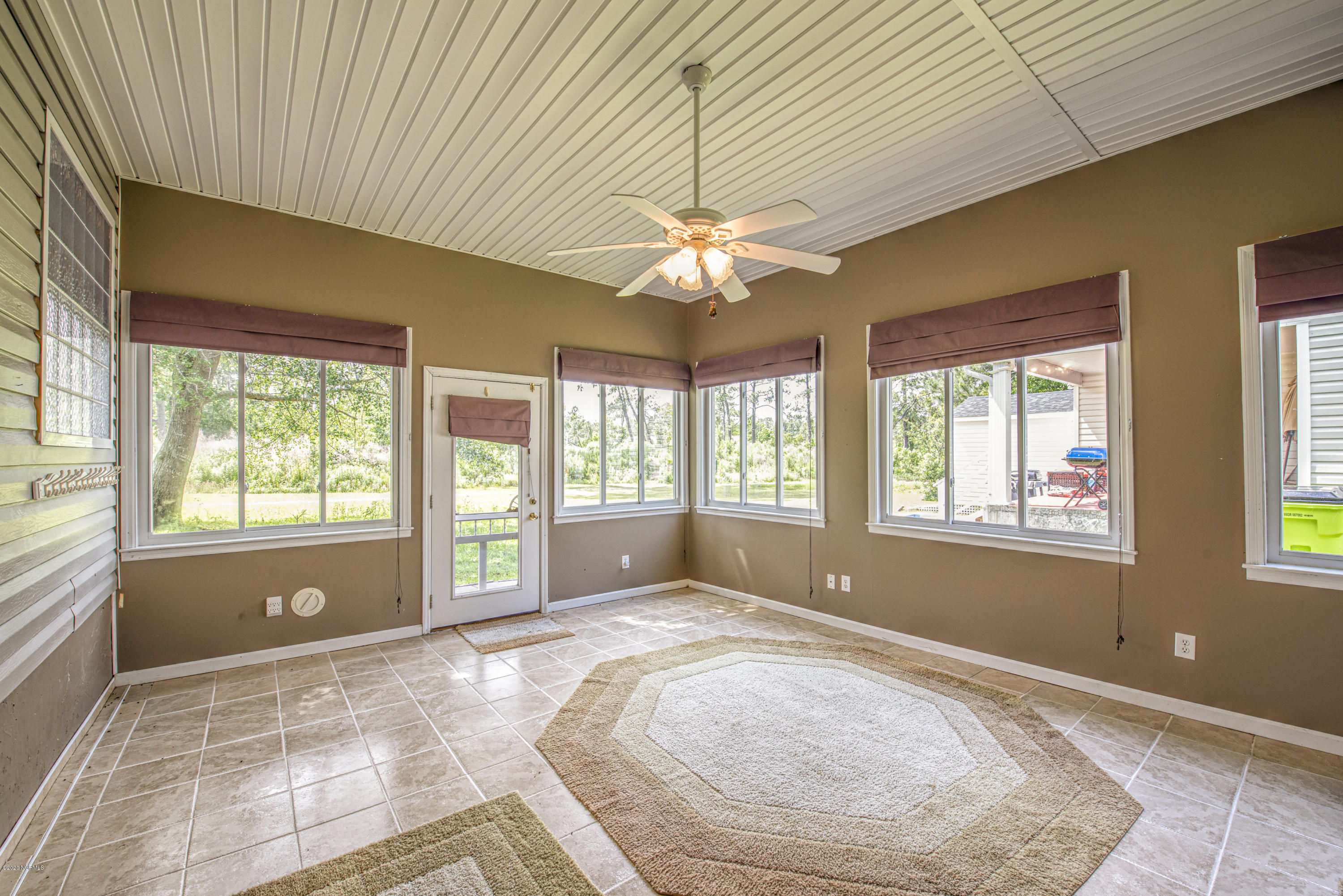 138 Bermuda View New Bern, NC 28560 - Photo 3 of 33 Sunroom