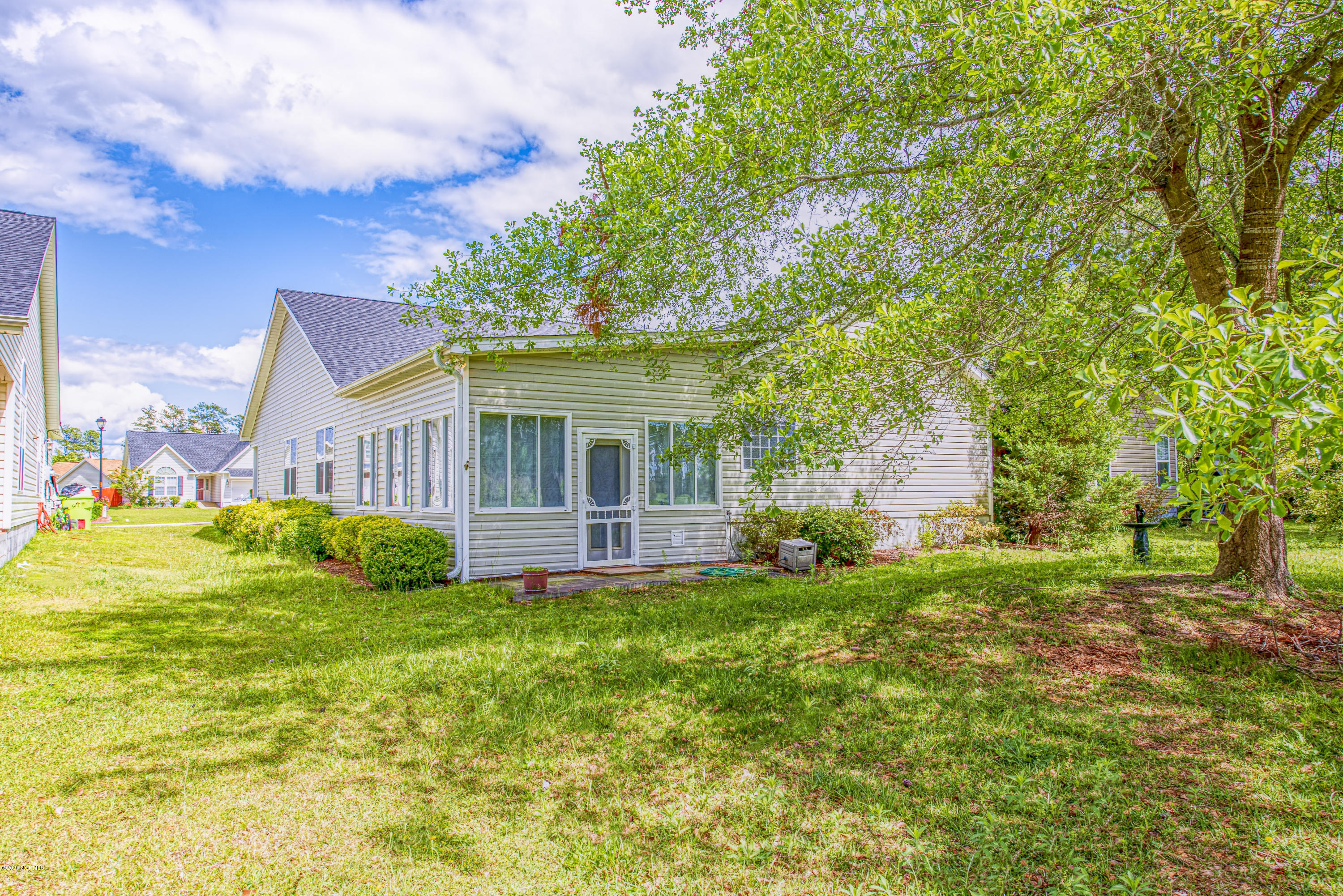 138 Bermuda View New Bern, NC 28560 - Photo 4 of 33 Back of Home