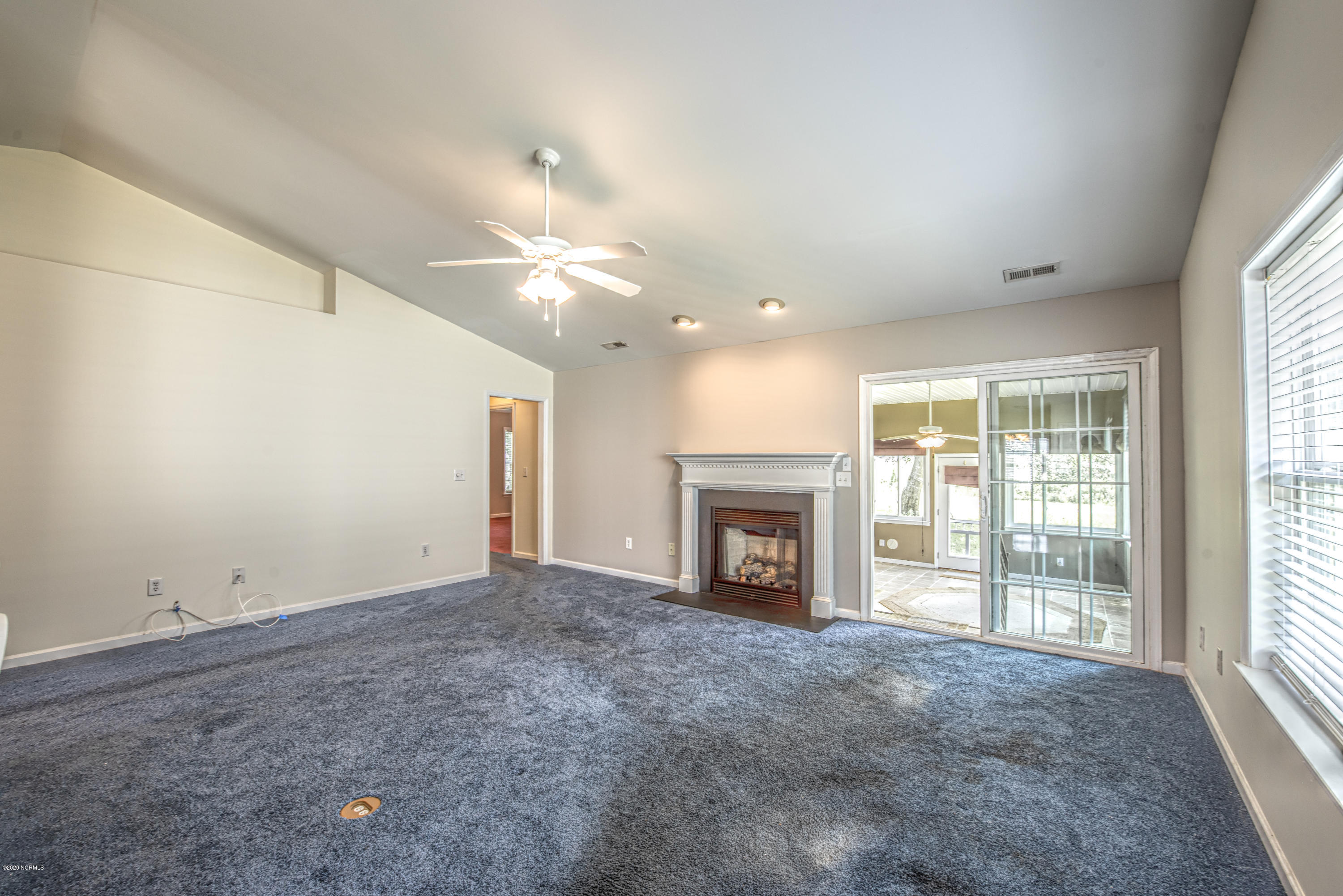138 Bermuda View New Bern, NC 28560 - Photo 9 of 33 Living Room