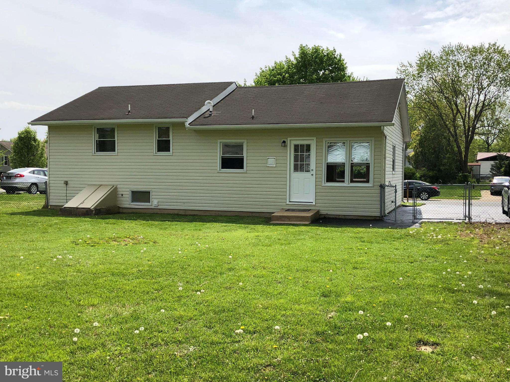 614 Postfield Road Newark, DE 19713 - Photo 3 of 20
