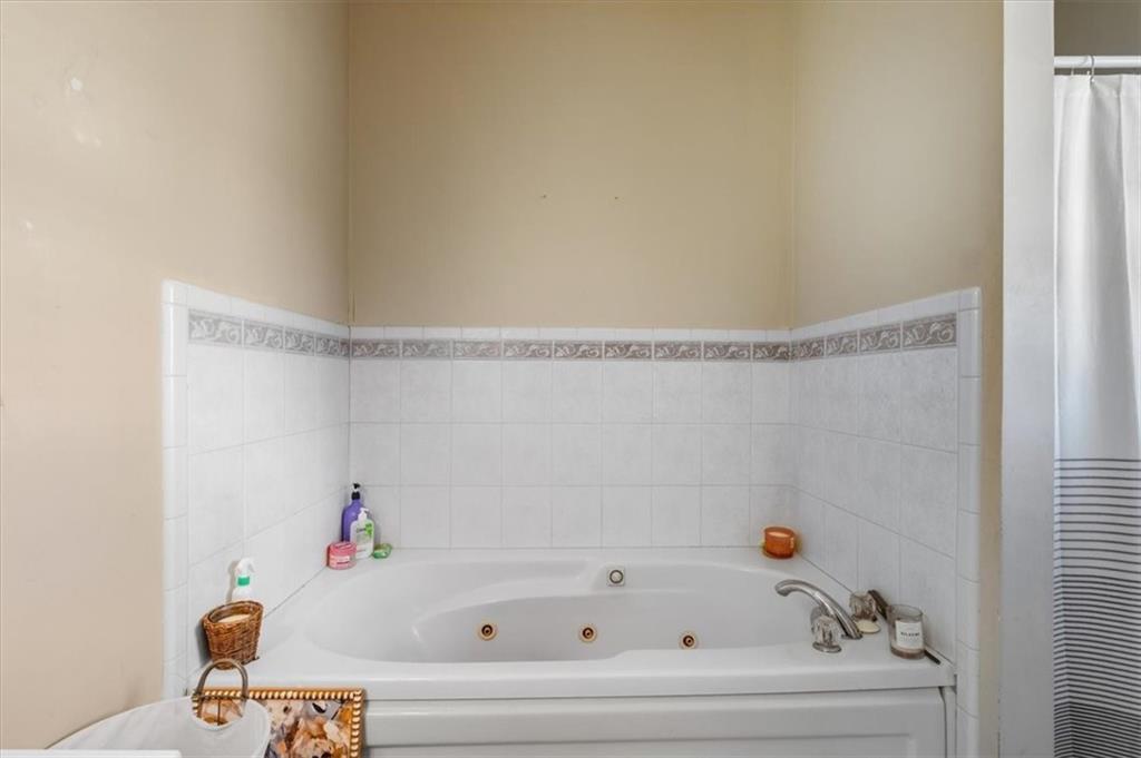 37 Heather Circle Cave Spring, GA 30124 - Photo 20 of 32 a bathroom with a bathtub