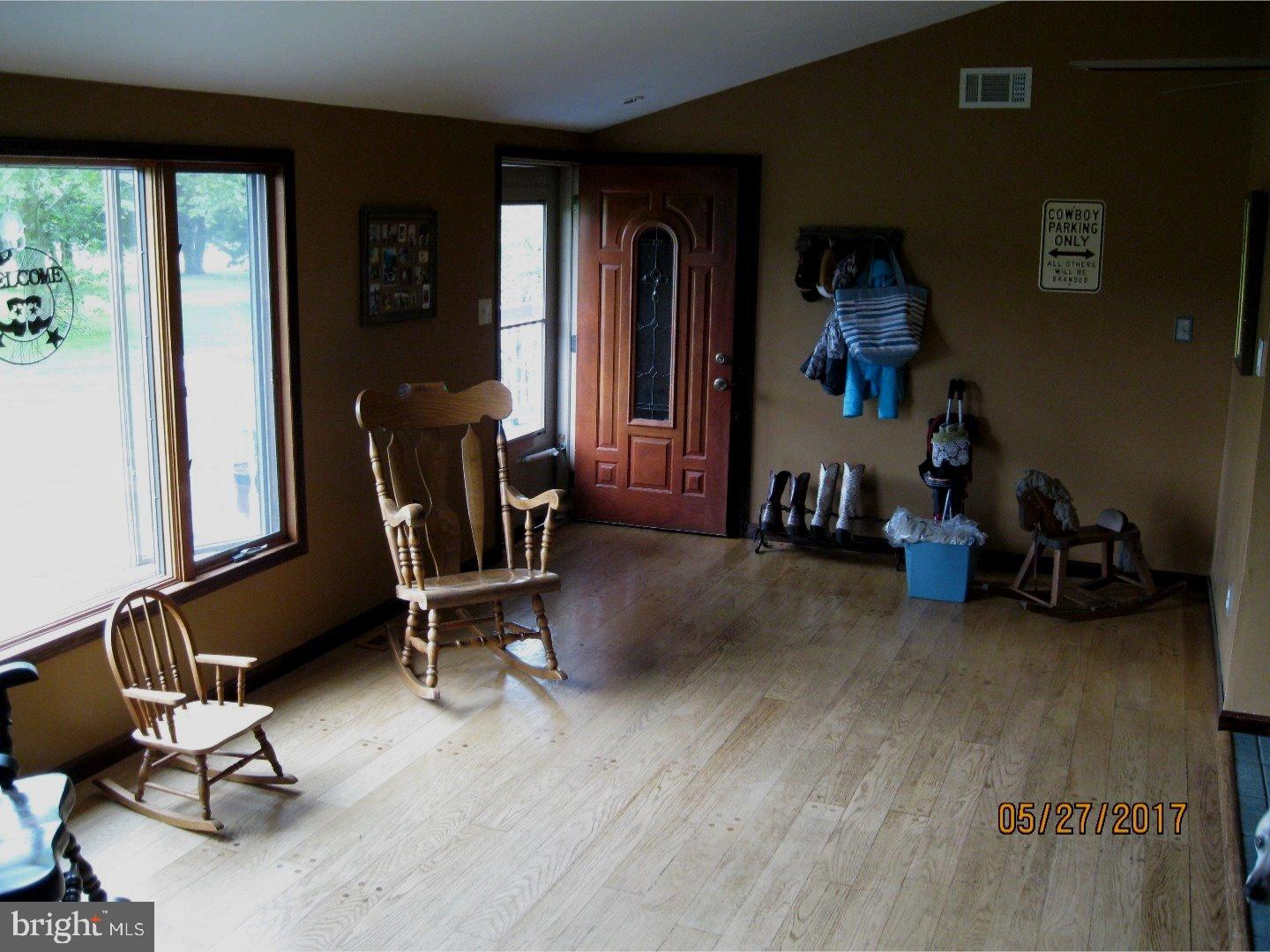 1122 Whitehall Road Newfield, NJ 08344 - Photo 5 of 24 Living Room