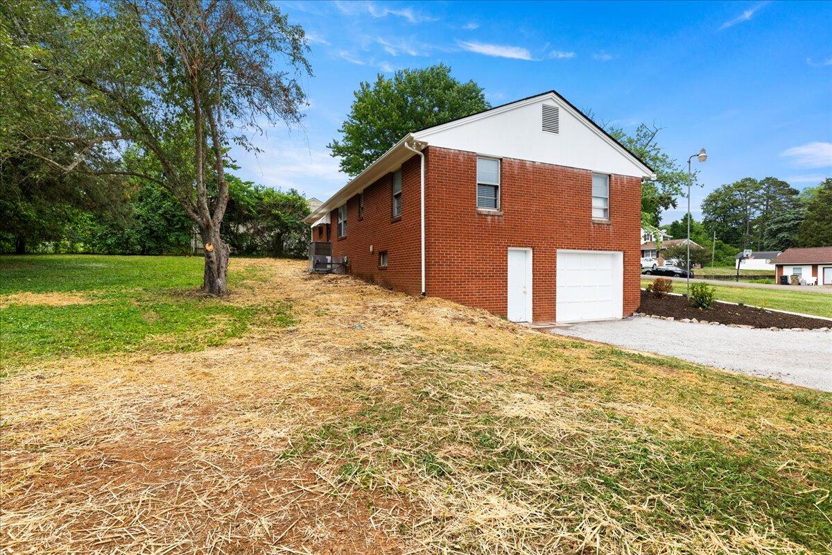 213 Carta Road Knoxville, TN 37914 - Photo 18 of 20 18-213-Carta-Rd-Knoxville-TN-18