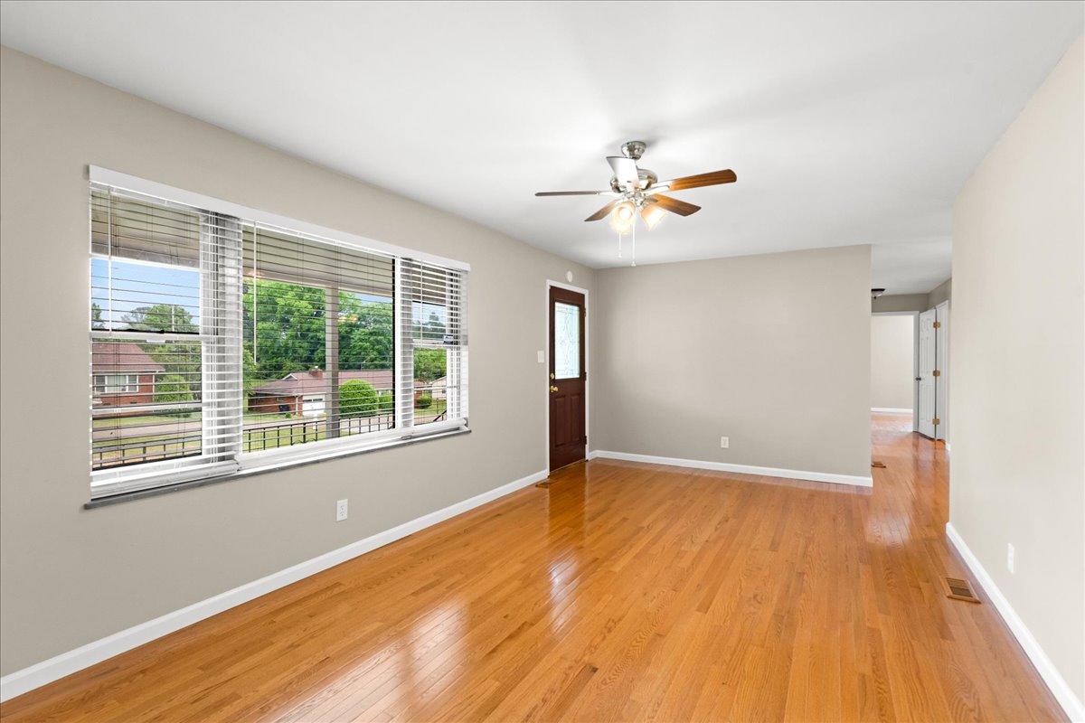 213 Carta Road Knoxville, TN 37914 - Photo 5 of 20 05-213-Carta-Rd-Knoxville-TN-5