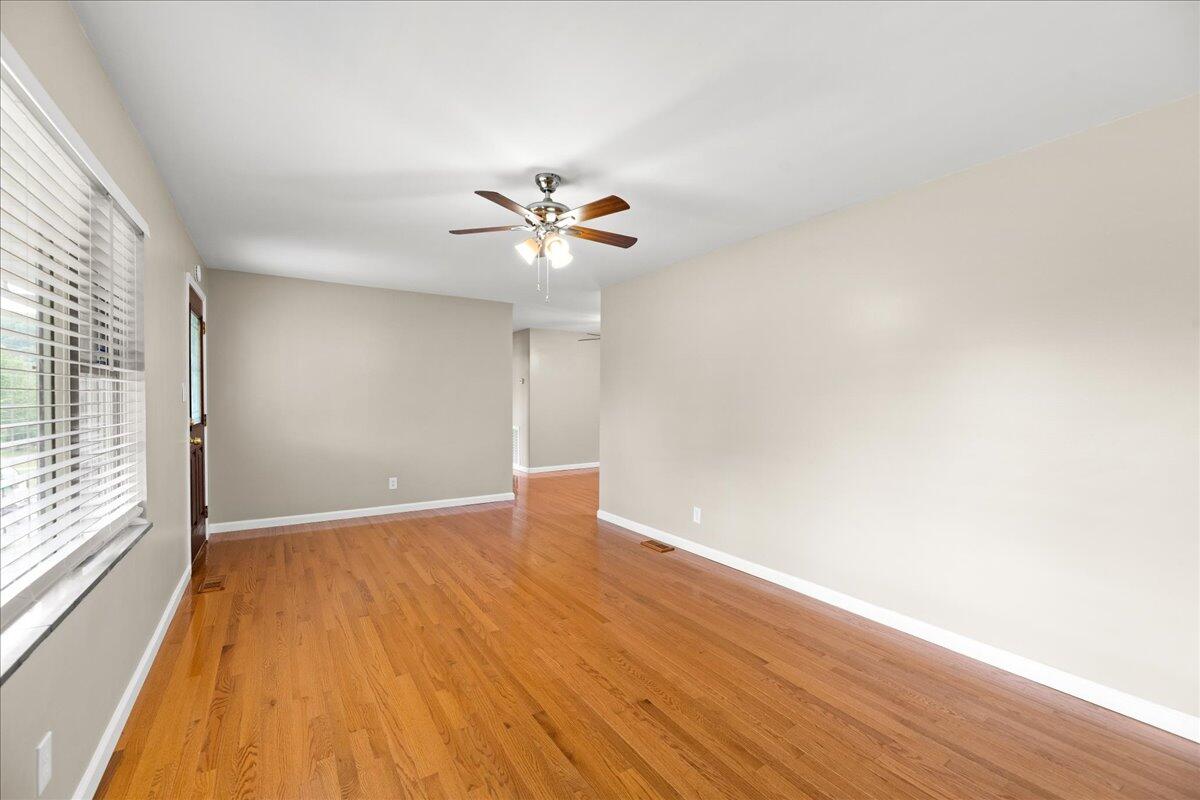 213 Carta Road Knoxville, TN 37914 - Photo 6 of 20 06-213-Carta-Rd-Knoxville-TN-6
