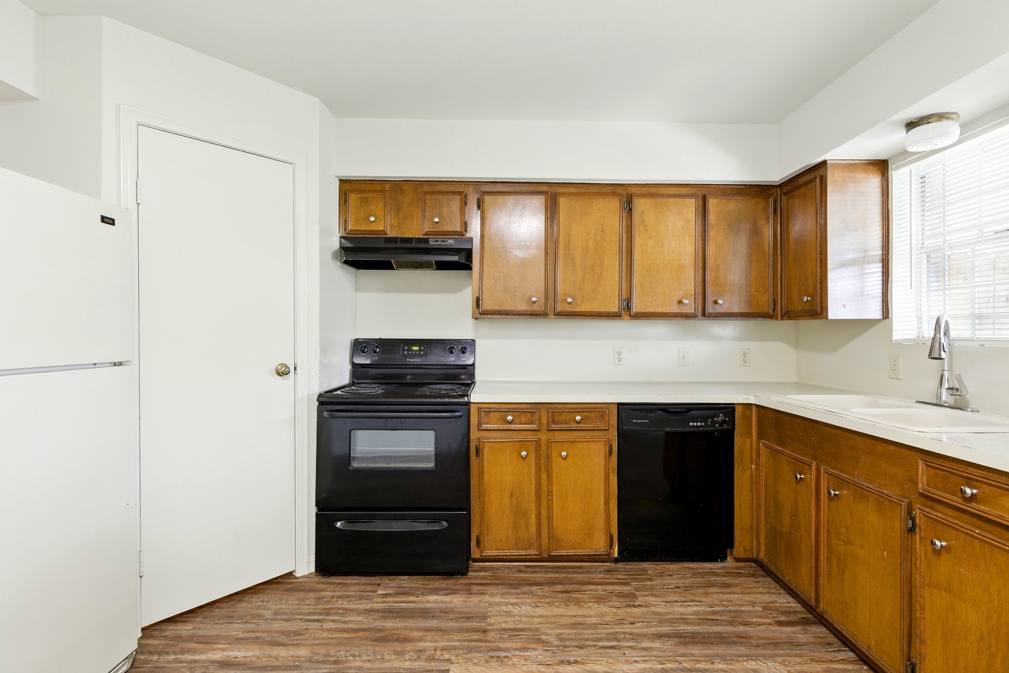9410 Edgebrook Drive Houston, TX 77075 - Photo 3 of 11 a kitchen with stainless steel appliances granite countertop a stove and a refrigerator