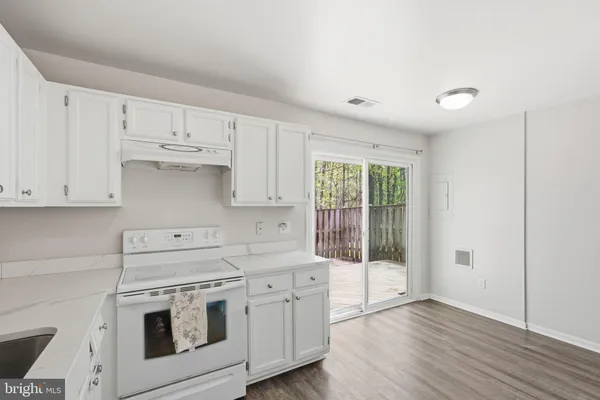 $2,500 | 6032 Old Landing Way, Unit 27, Burke, VA 22015
