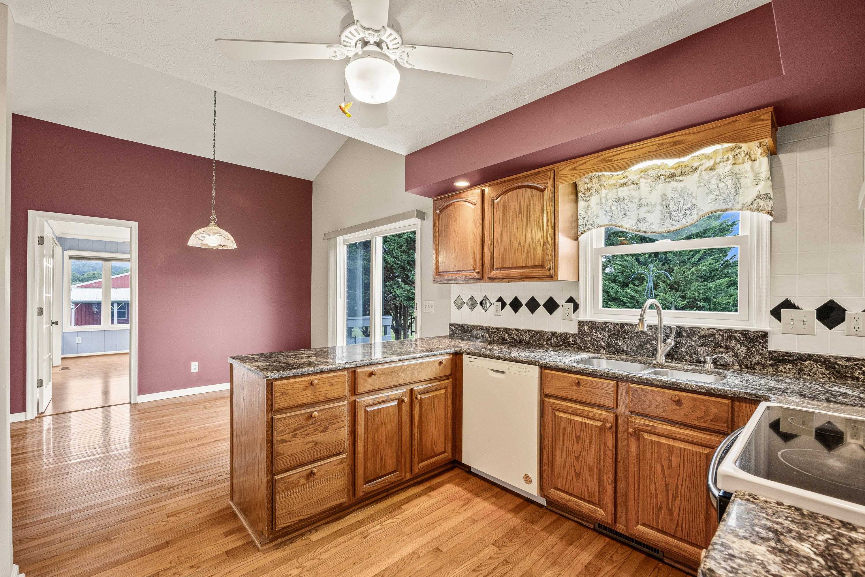 648 Boyers Road Harrisonburg, VA 22801 - Photo 15 of 75 Kitchen