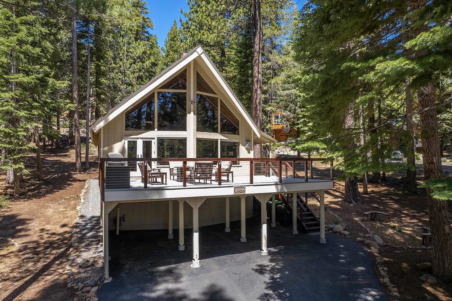 11928 Chamonix Road Truckee, CA 96161 - Photo 1 of 21 Gallery Image 1