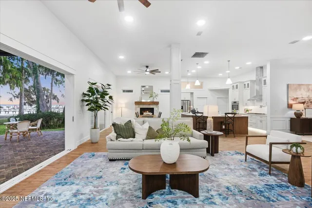 a view of a yard in front of house