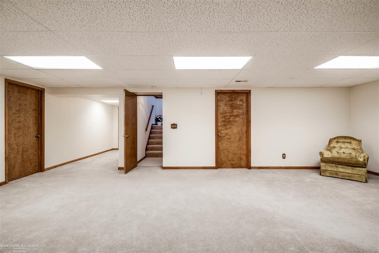 1151 Bluebird Drive Rochester, MI 48307 - Photo 39 of 49 31369477-38.JPG