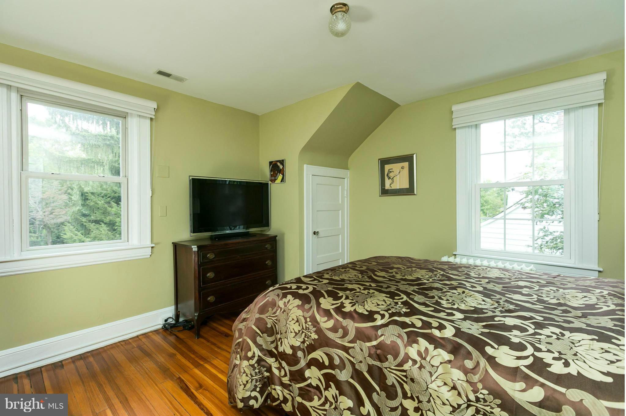 5715 Ridgedale Road Baltimore, MD 21209 - Photo 17 of 29 Bedroom 2 on second floor