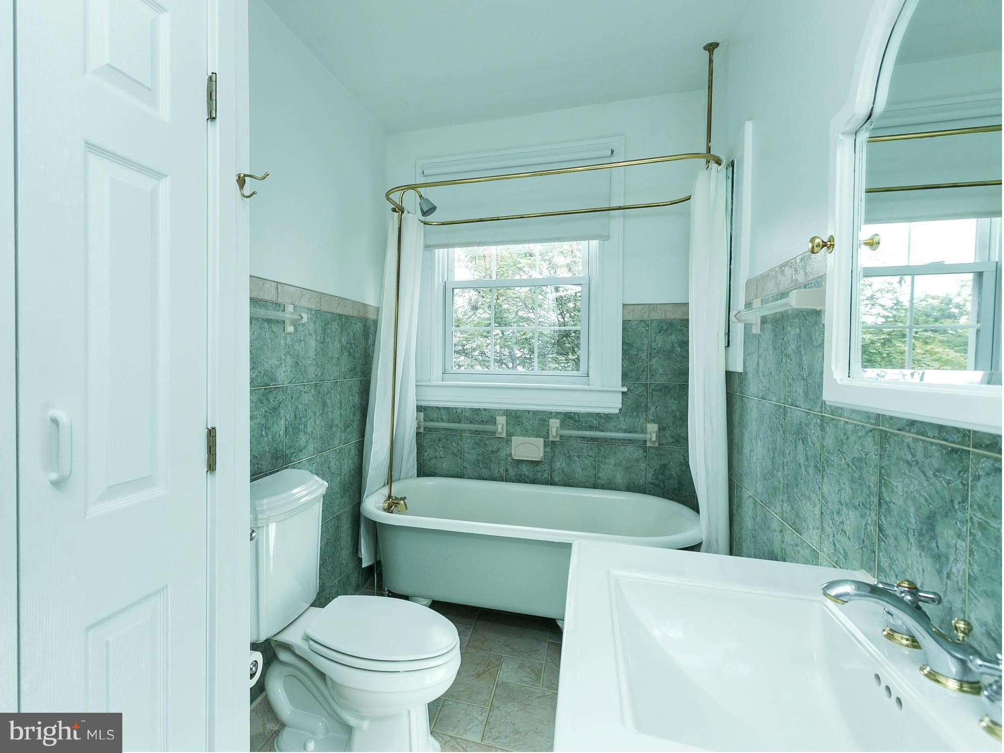 5715 Ridgedale Road Baltimore, MD 21209 - Photo 21 of 29 Bath 2 on second floor with tub