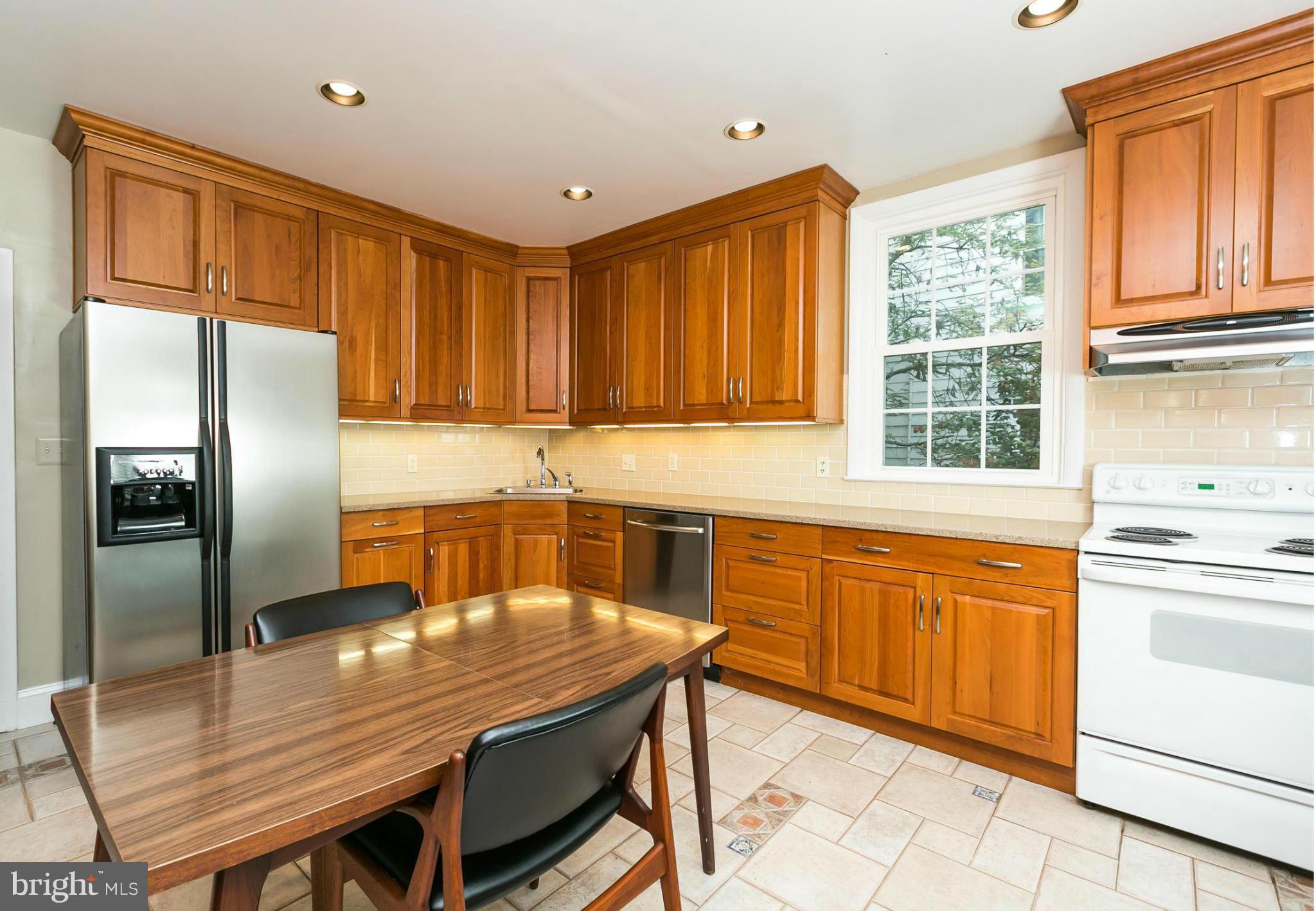 5715 Ridgedale Road Baltimore, MD 21209 - Photo 10 of 29 Beautiful cabinets and quartz counters