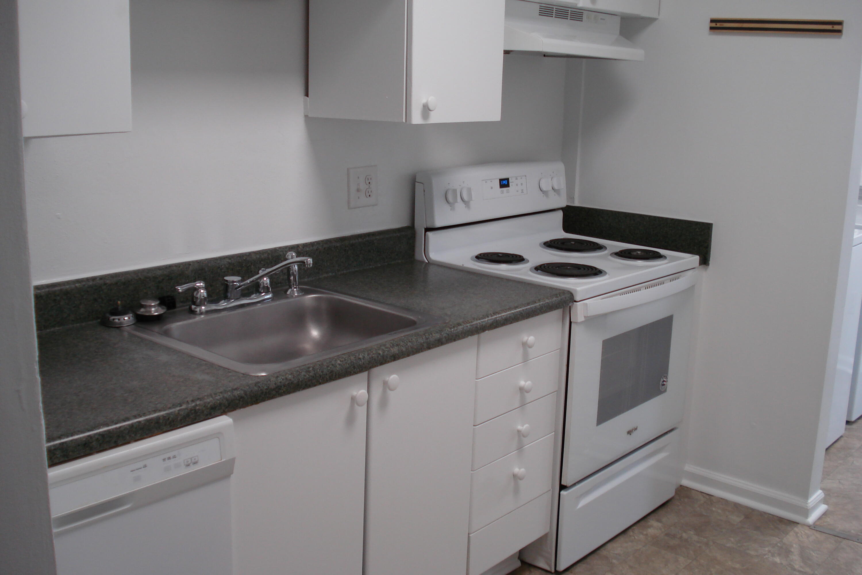 1837 Avon Road Southwest Roanoke, VA 24015 - Photo 4 of 10 DSC02272