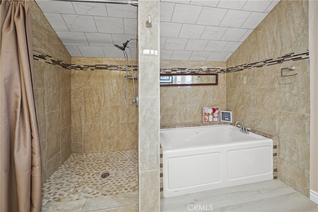895 North Los Robles Avenue Pasadena, CA 91104 - Photo 23 of 58 a bathroom with a tub and a shower