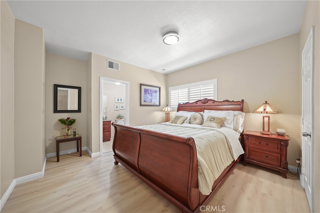 895 North Los Robles Avenue Pasadena, CA 91104 - Photo 34 of 58 a bedroom with a bed and a table